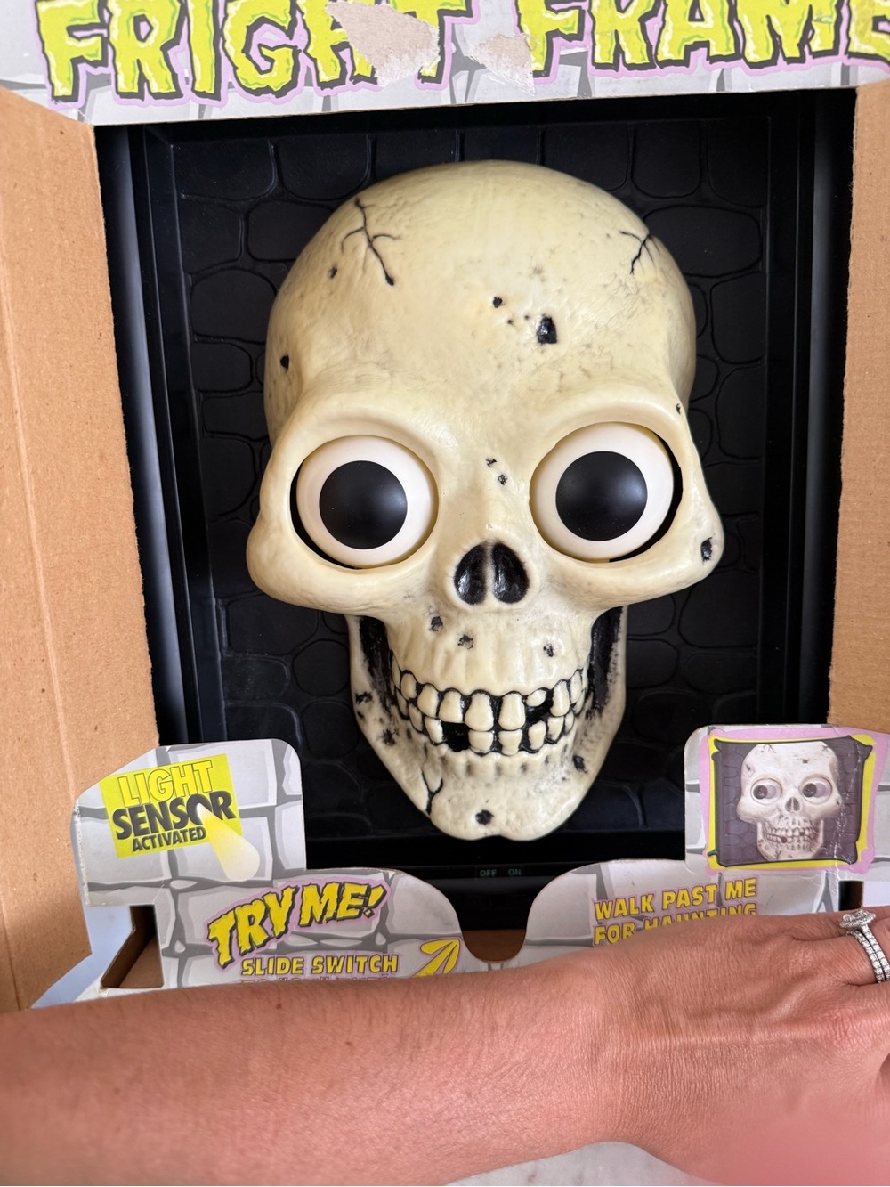 VTG Fright Frame Electronic Skeleton Skull Talks Vintage Halloween Tested Used